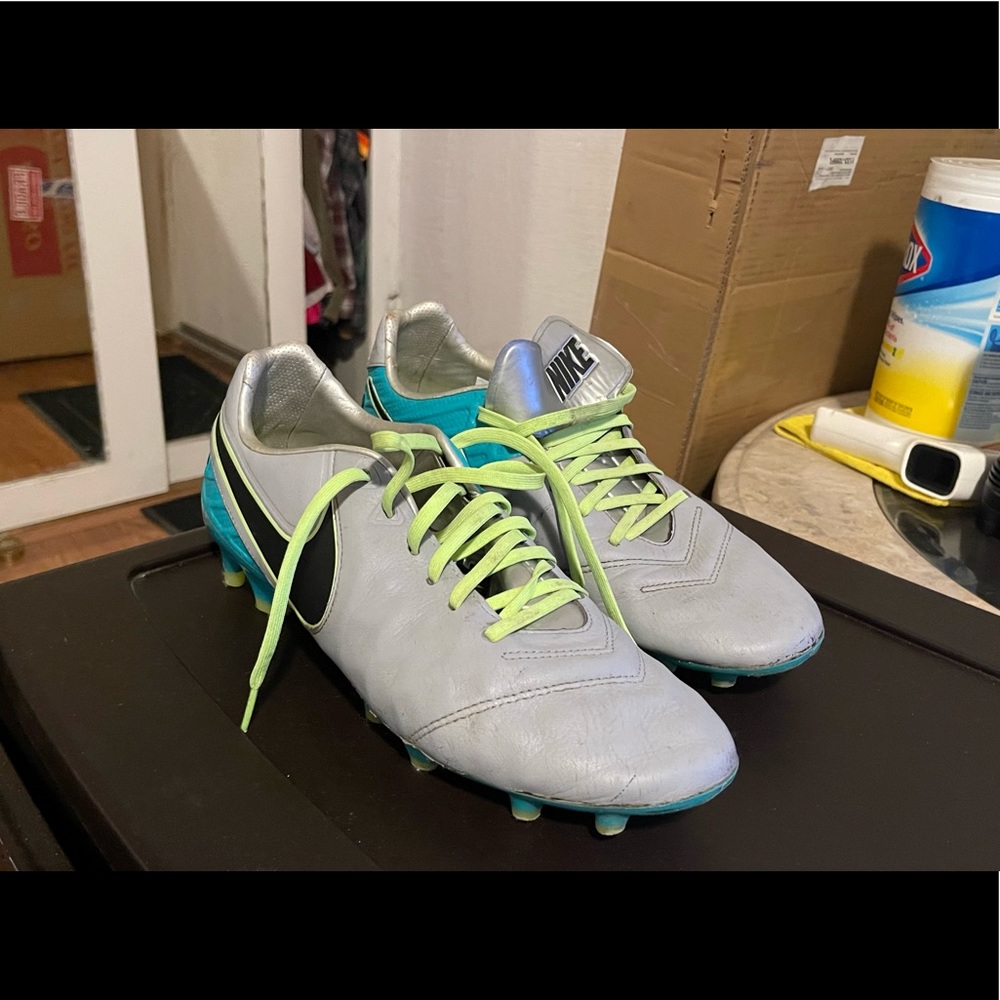 Nike Tiempo Legacy mens soccer cleats size 10